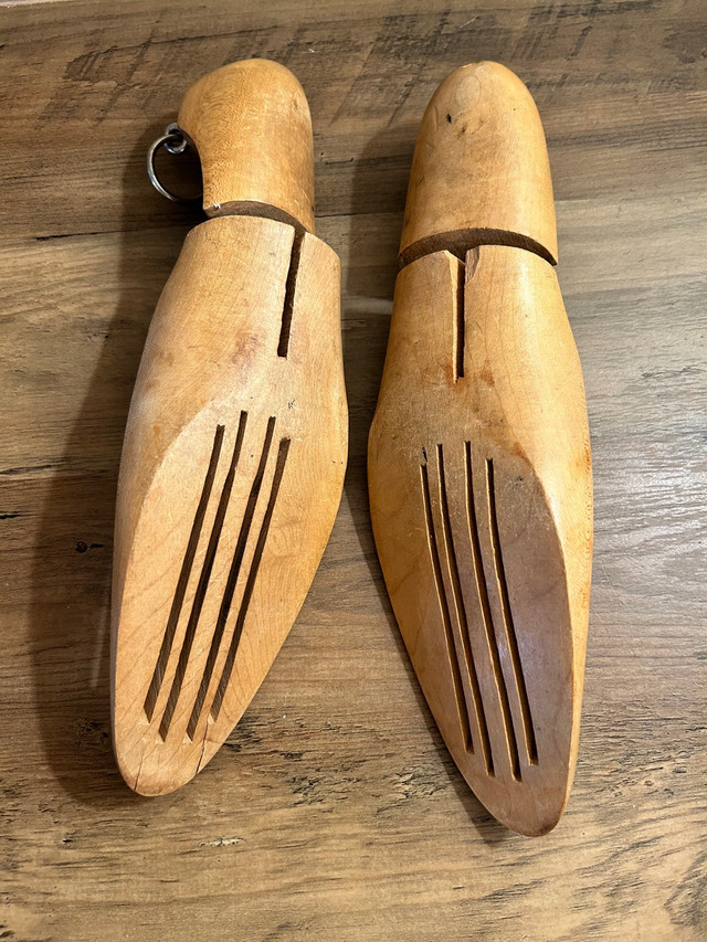 Formes de bois pour souliers vintage Wooden shoe trees stretcher dans Femmes - Chaussures  à Ville de Montréal - Image 3