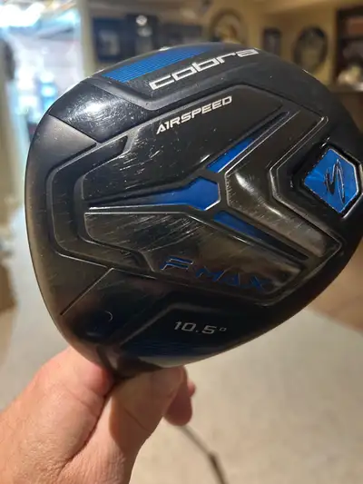 Get ready to tee off with this LH Cobra F-Max Airspeed driver, boasting a 10.5-degree loft and a reg...