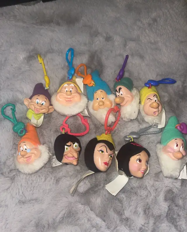 Lot of 2001 McDonald’s Snow White Collectors KeyChains63235120306177120