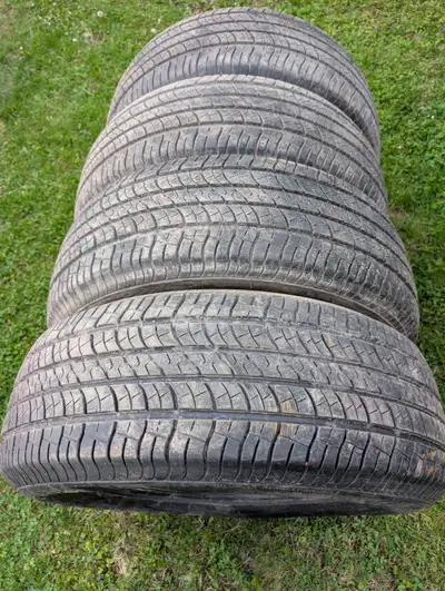 All four tires are in excellent condition 265/65R18 Rovelo Road Quest H/T all season tires, can drop...
