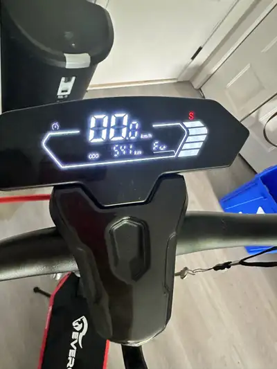 Bonjour je vend ma trottinette électrique car je me suis tromper je l’es acheter et se n’est pas se...