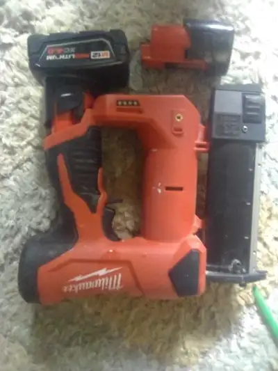 This Milwaukee M12 cordless nailer is perfect for small jobs around the house. It's in good used con...