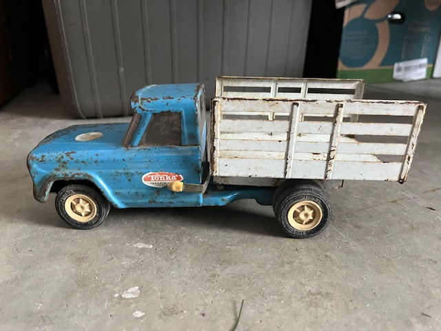 Vintage tin Tonka truck in Arts & Collectibles in Edmonton