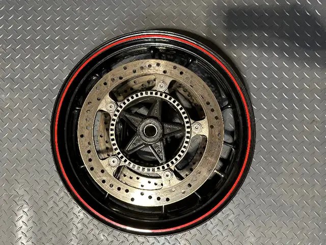 2017 BMW S1000RR cast rims in Motorcycle Parts & Accessories in Longueuil / South Shore - Image 3