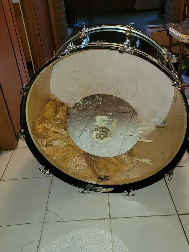 28" Ludwig, black bass drum. Late 1970s. in Drums & Percussion in Mississauga / Peel Region - Image 5