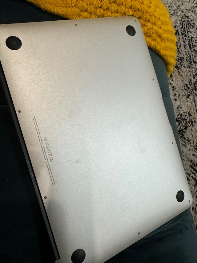 Mac Book Air 13 inch in Laptops in Edmonton - Image 4