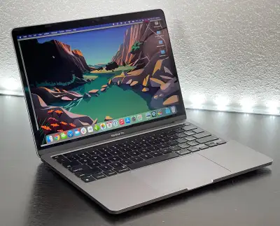 MacBook pro 13 retina, M1, 8GB RAM, 256GB SSD, OSX Tahoe, View more