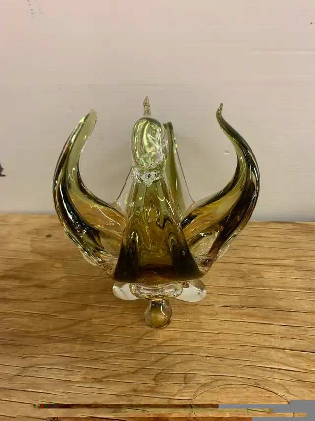 1950's Art Glass Swan Sculpture ~ Hand Made Free Form ~ Chalet in Arts & Collectibles in City of Montréal - Image 3