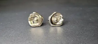 Vintage silver tone cufflinks in the shape of baseball gloves holding a baseball. In great condition...