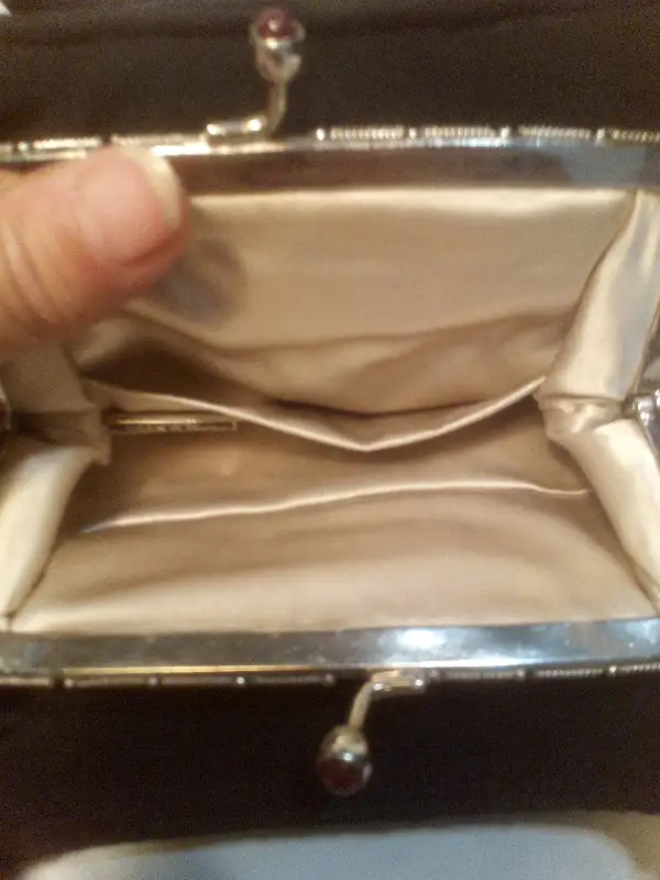 #111 Vintage Creed's Italy Little Black Evening Hand Bag/Purse in Women's - Bags & Wallets in Oshawa / Durham Region - Image 3