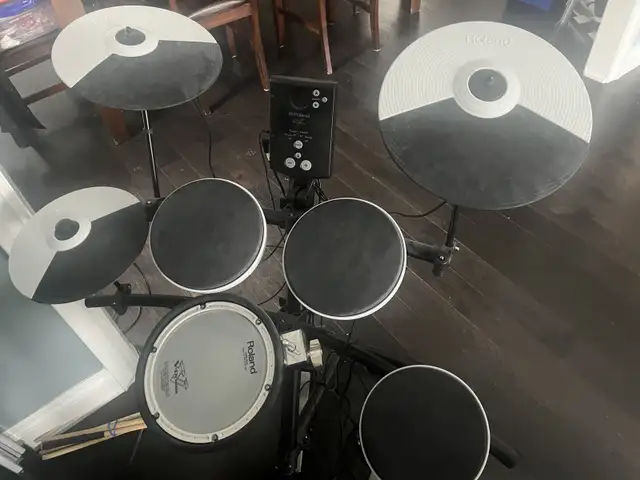 Roland V-Drums - TD1 - Electronic Drum Kit in Drums & Percussion in Hamilton - Image 2