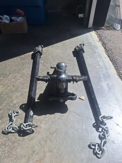 Trailer hitch and sway bars Located in Langdon but can meet in Calgary