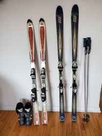 2 paires de ski et 1 paire de bottes