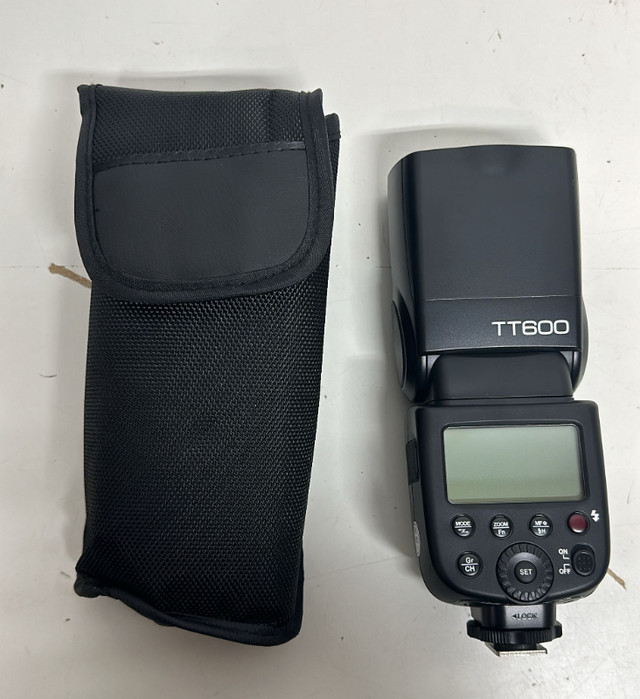 Camera Flash  Godox TT600 2.4G Wireless GN60 Master Slave-SOLD I in Cameras & Camcorders in City of Toronto