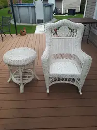 chaise berçante et table
