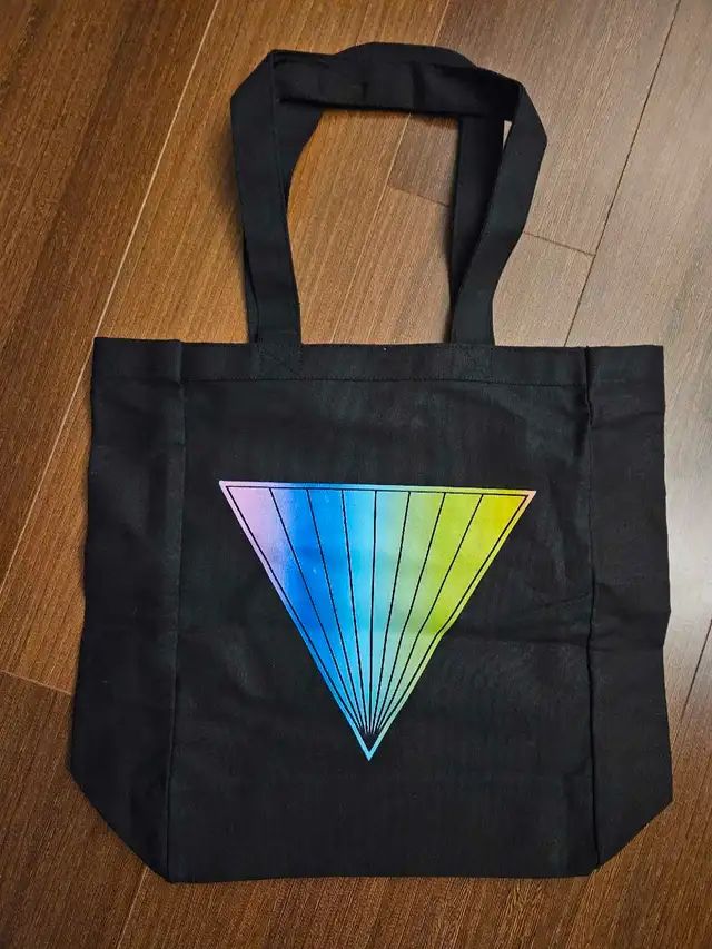Katy Perry Prismatic Tour Tote Bag MINT CONDITION in Women's - Bags & Wallets in City of Toronto - Image 3