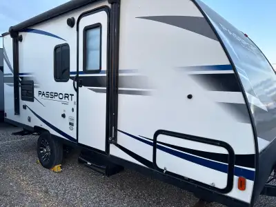 SUV Towable! Excellent condition 2020 Keystone Passport SL 175BH. A perfect family trailer that's ea...
