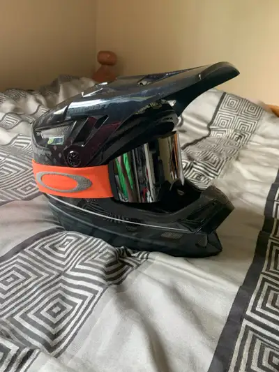 100% The AIRCraft full carbon helmet, View more
