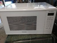 Microwave Panasonic White 1100W - Like New