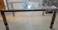 Selling a glass dining table used like new good condition.