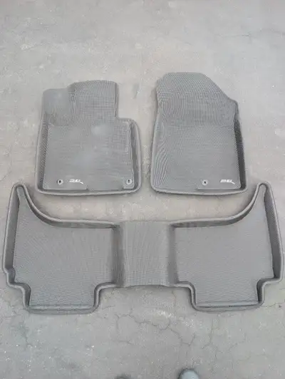 Like new set of four 3D Mats brand All weather custom fit floor liner set Fits Hyundai Santa Cruz 20...