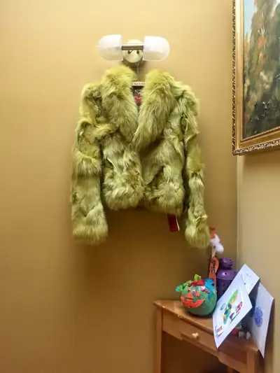 Manteau en fourrure de renard pour femme de petite taille, jamais porté, 100% Neuf.