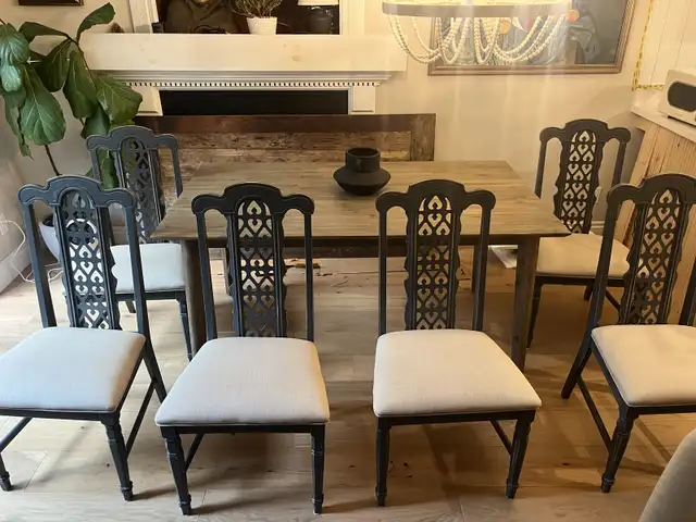 Farmhouse Antique Dining Chairs in Chairs & Recliners in Markham / York Region - Image 5