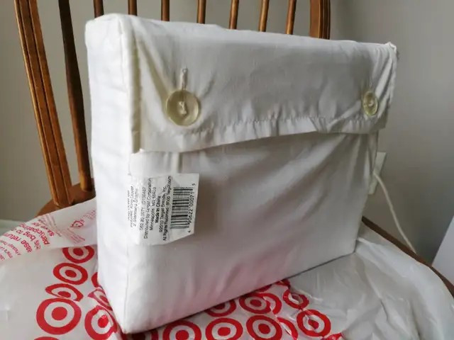 Brand New King Size Duvet Cover and Shams. Unused in Bedding in Petawawa