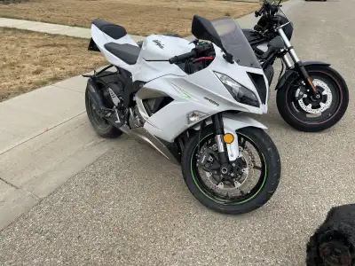 Second owner of this ninja, with only 2000 km it’s basically new mechanically. The first owner told...