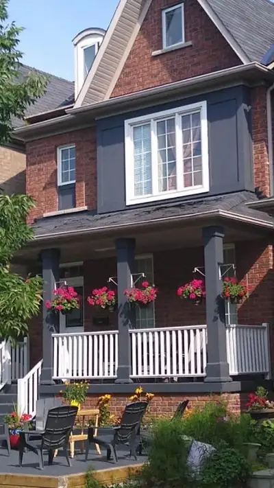 Short term room rental available - Village at York U