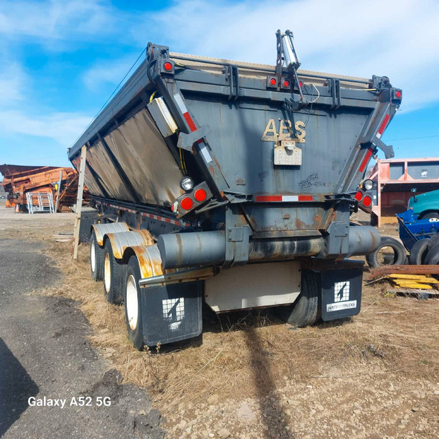 Tri axle trailer live bottom in Heavy Equipment in City of Halifax - Image 3