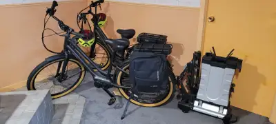 2 Vélos électrique Momentun de Giant et support pour auto, View more