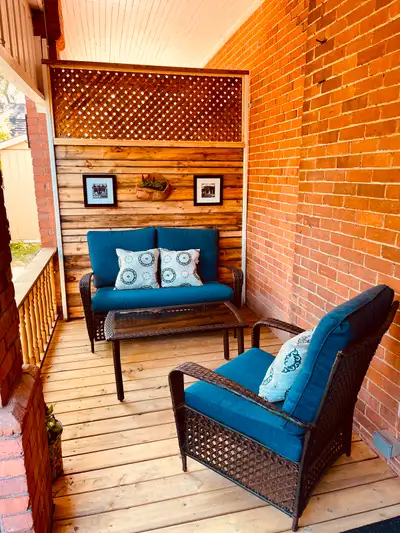 2 Bedroom 1 Bath Bright and Clean Apartment