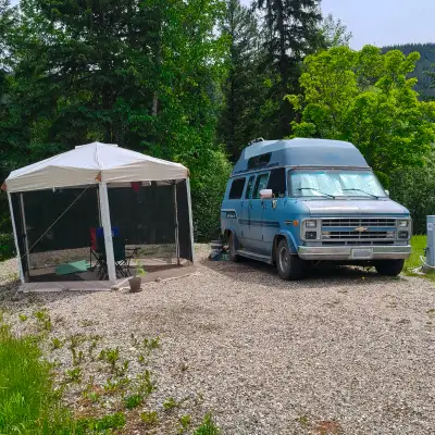 1989 Chevy G20 Getaway Camper – New Transmission, 200W Solar & Full Camp Setup Price negotiable. Qui...