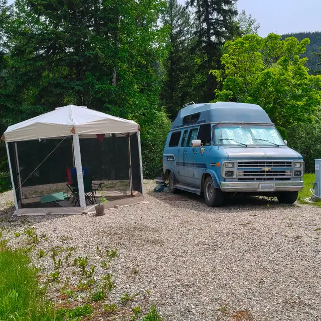 Chevrolet 1988 G20 Get Away Camper in Cars & Trucks in 100 Mile House - Image 2