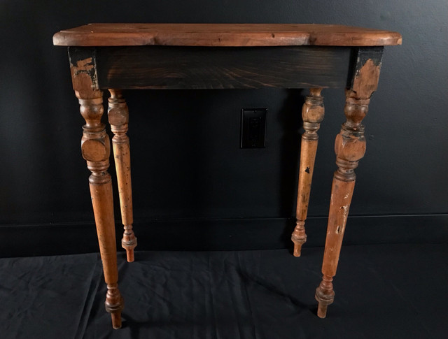 Petite table ancienne en bois Vintage dans Art et objets de collection  à Longueuil/Rive Sud - Image 2