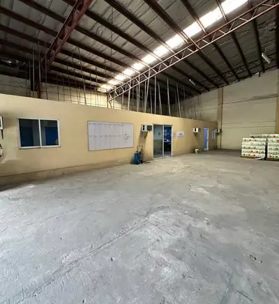 Looking for a small space to run your trade business? Or to store stuff? this is a shared space. Sho...