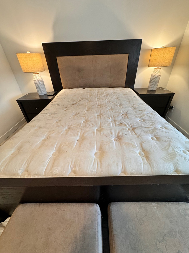 Bedroom set - Queen size  in Beds & Mattresses in Winnipeg - Image 2