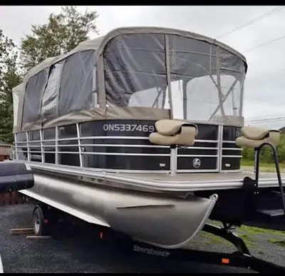 2016 Legend 26 ft Bayshore ext Pontoon has an upgraded 90hp 4 stroke Mercury with a Minn kota trolli...