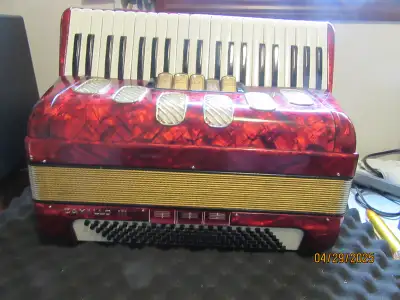 Great box. Likely 50 years old but in excellent playing condition. Weighs just a tad over 20 pounds....