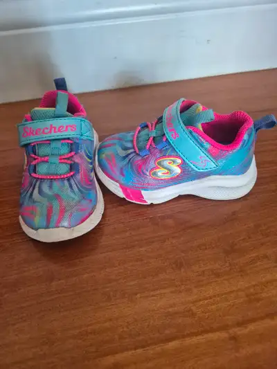 Toddler sketcher sneakers, size 5, View more