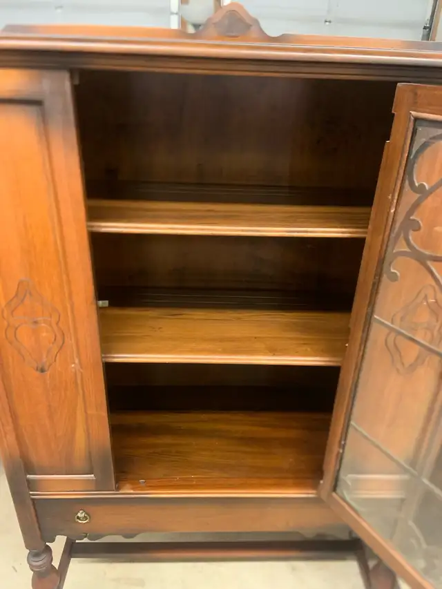 Antique China Cabinet in Hutches & Display Cabinets in Winnipeg - Image 4