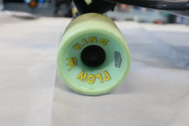 Landyachtz Drop Cat Seeker Complete 33" (#39235-1) in Skateboard in City of Halifax - Image 5