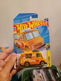 2022 Hot wheels TREASURE HUNT Quick Bite Food Truck