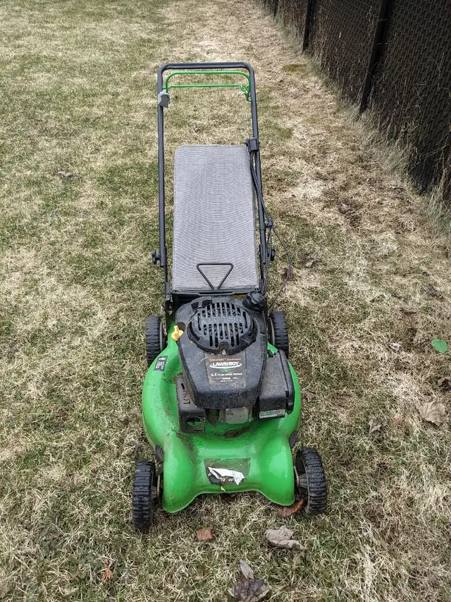 Tondeuse lawnboy autotractée in Lawnmowers & Leaf Blowers in Longueuil / South Shore - Image 3