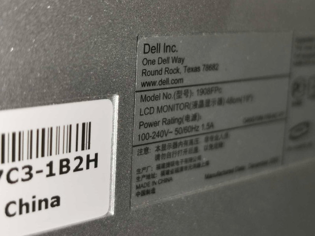 Dell 19" LCD monitor  in Monitors in Markham / York Region - Image 2