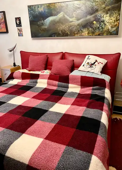 Gorgeous King Size Bed,Real Italian red Leather, Very Stylish especially in a large bedroom. It’s in...