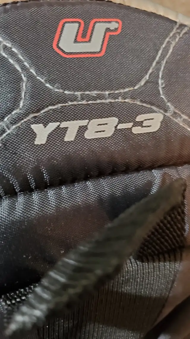 Hockey Pants - Youth / Junior in Hockey in Calgary - Image 6