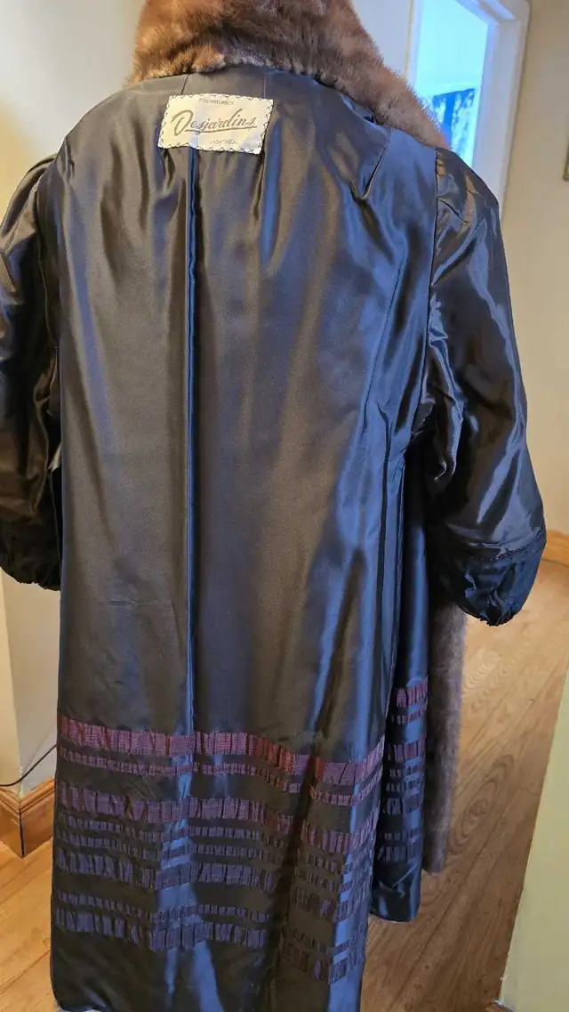 MAGNIFIQUE  MANTEAU DE VISON in Women's - Tops & Outerwear in Granby - Image 6