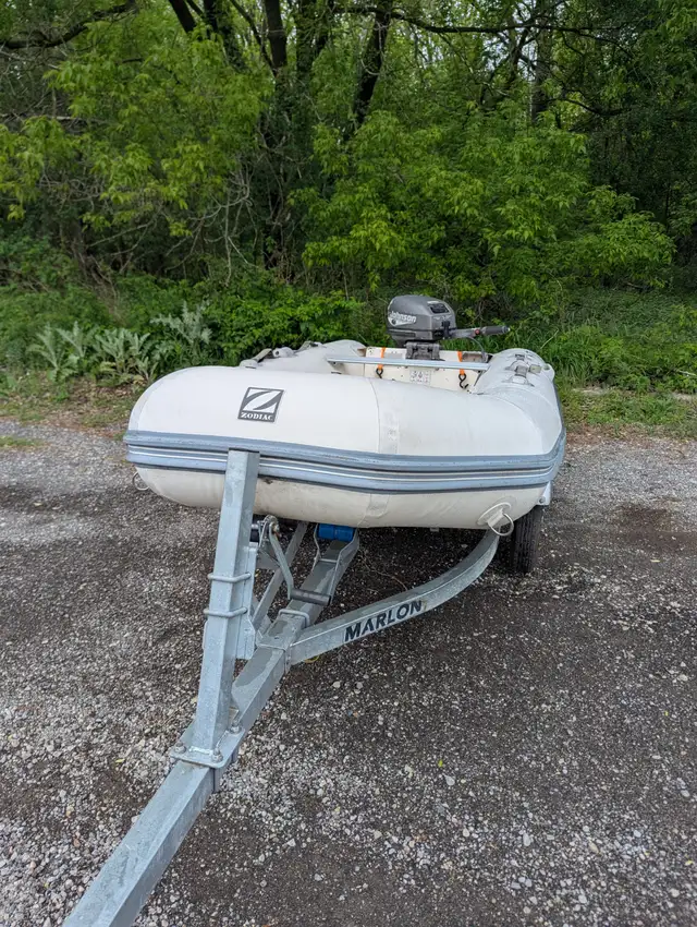Zodiac YL 310 Inflatable Boat / Dinghy in Powerboats & Motorboats in London - Image 2